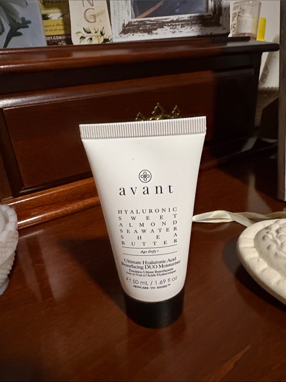 Avanti White and Black Hyaluronic Moisturiser Tube